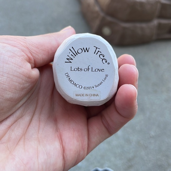 Willow Tree® Lots of Love Figurine - Picture 4 of 4